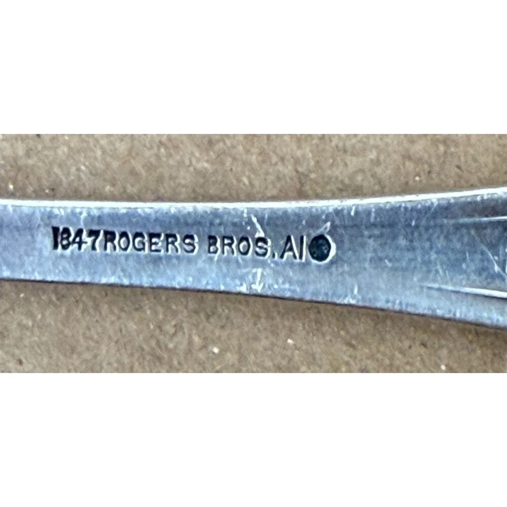 1847 Rogers Bros Antique Avon Berry Serving‎ Spoon Silverplate A1 Gold Wash 1906